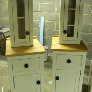 buc2 cooker units with glazed top cupboards