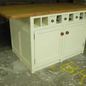 Island With Seating Area And Winerack