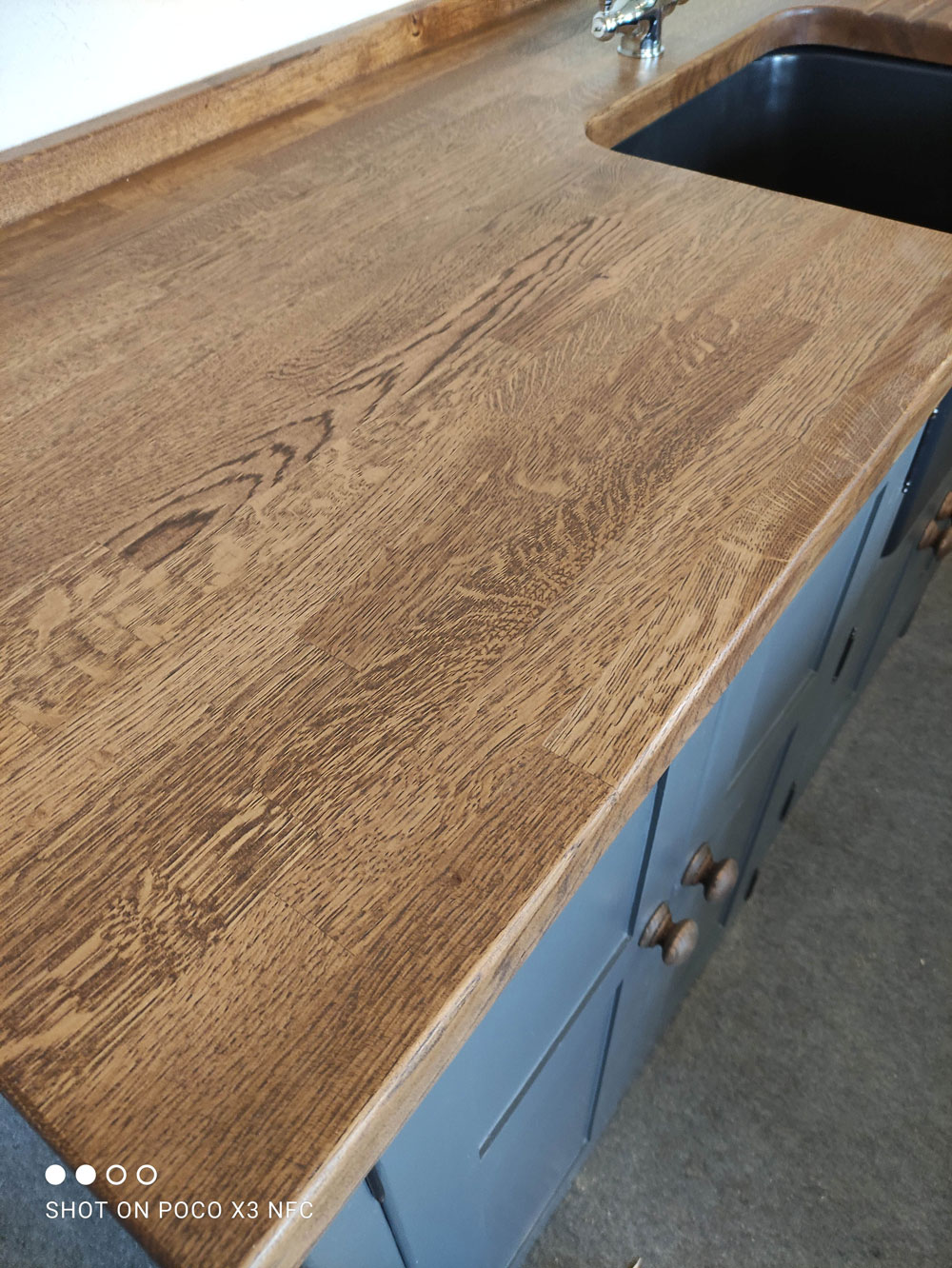 BS96 Sink Appliance Unit With Black Belfast Sink And Stained Oak Worktop