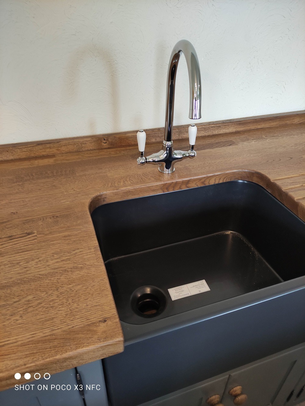BS96 Sink Appliance Unit With Black Belfast Sink And Stained Oak Worktop