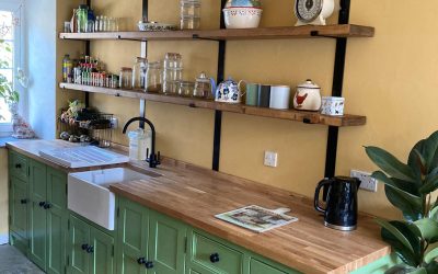 ‘Yeabridge Green’ painted kitchen units