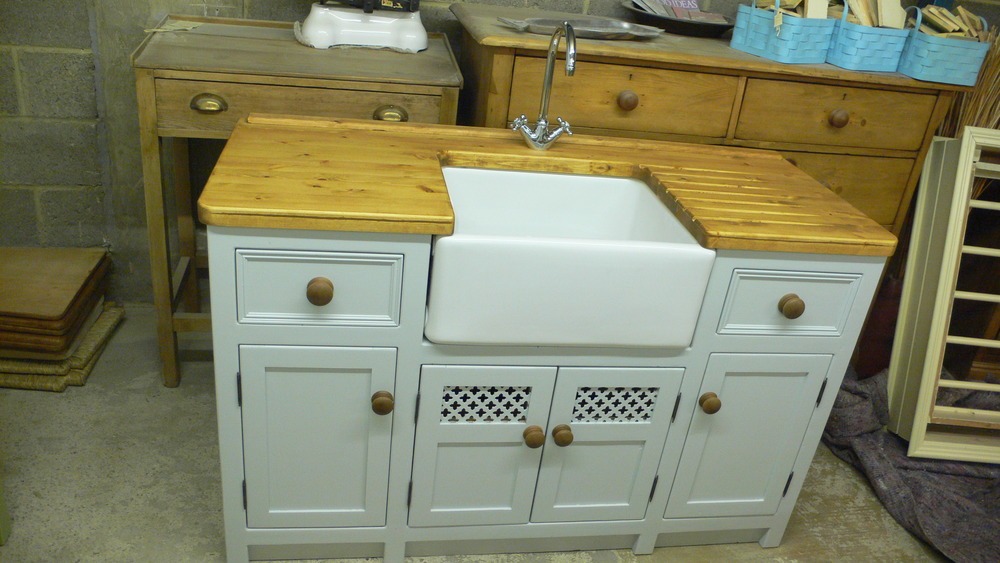 BS6 ‘Skylight Blue’ painted sink unit