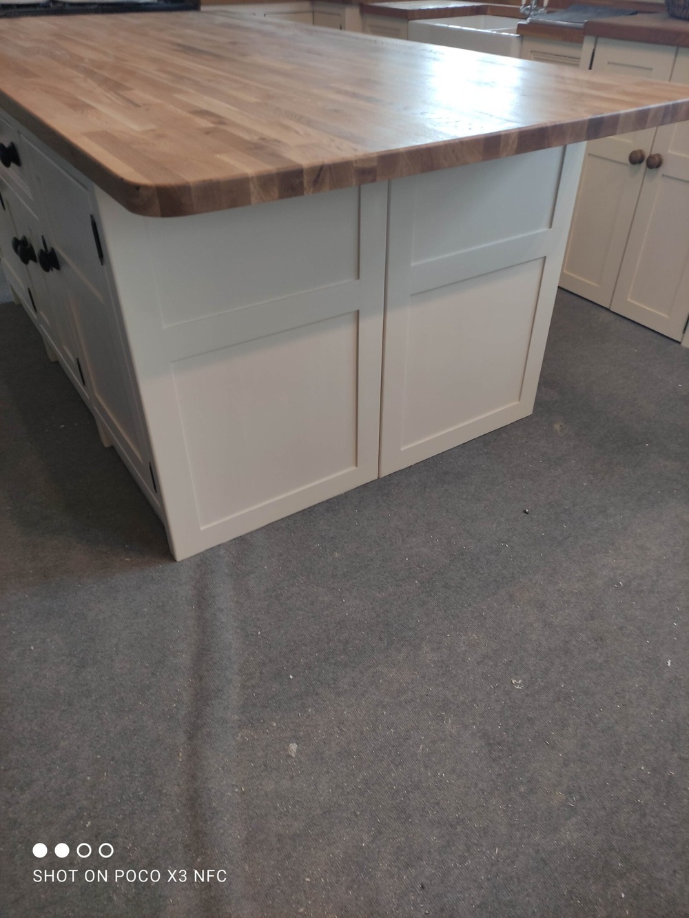 T18 Freestanding Kitchen Island With Seating And Oak Worktop