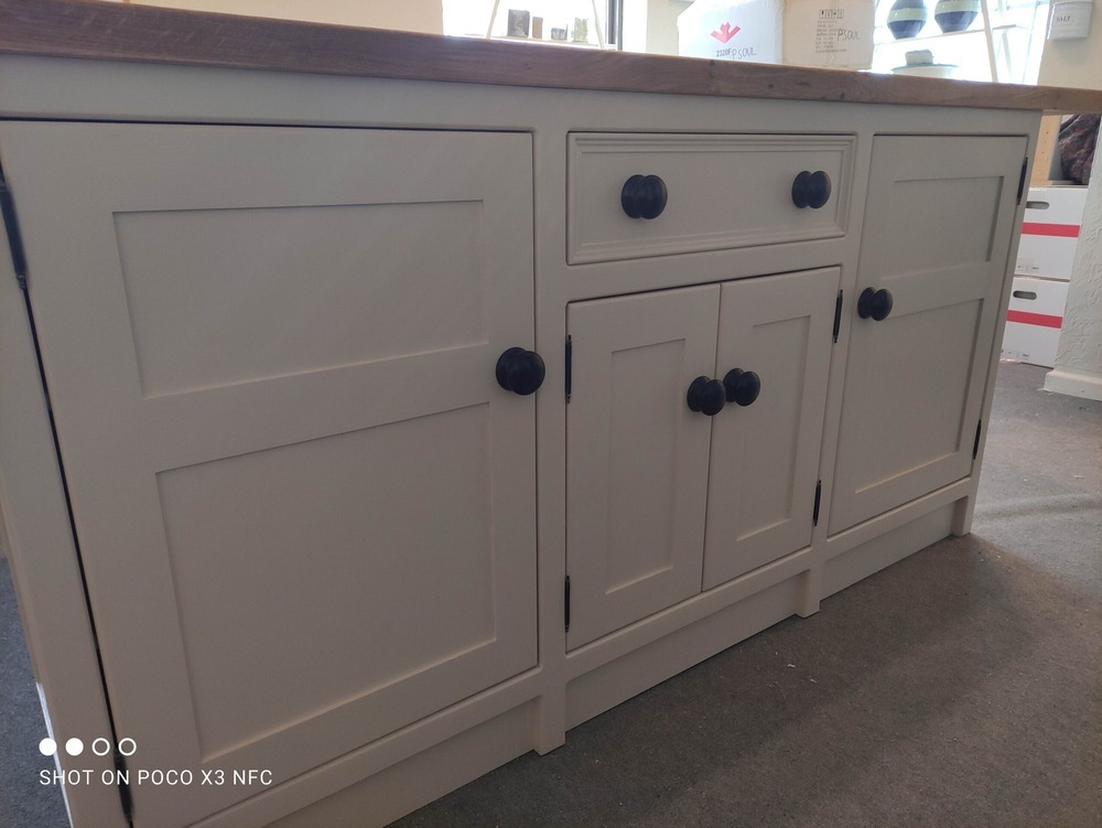 T18 Freestanding Kitchen Island With Seating And Oak Worktop