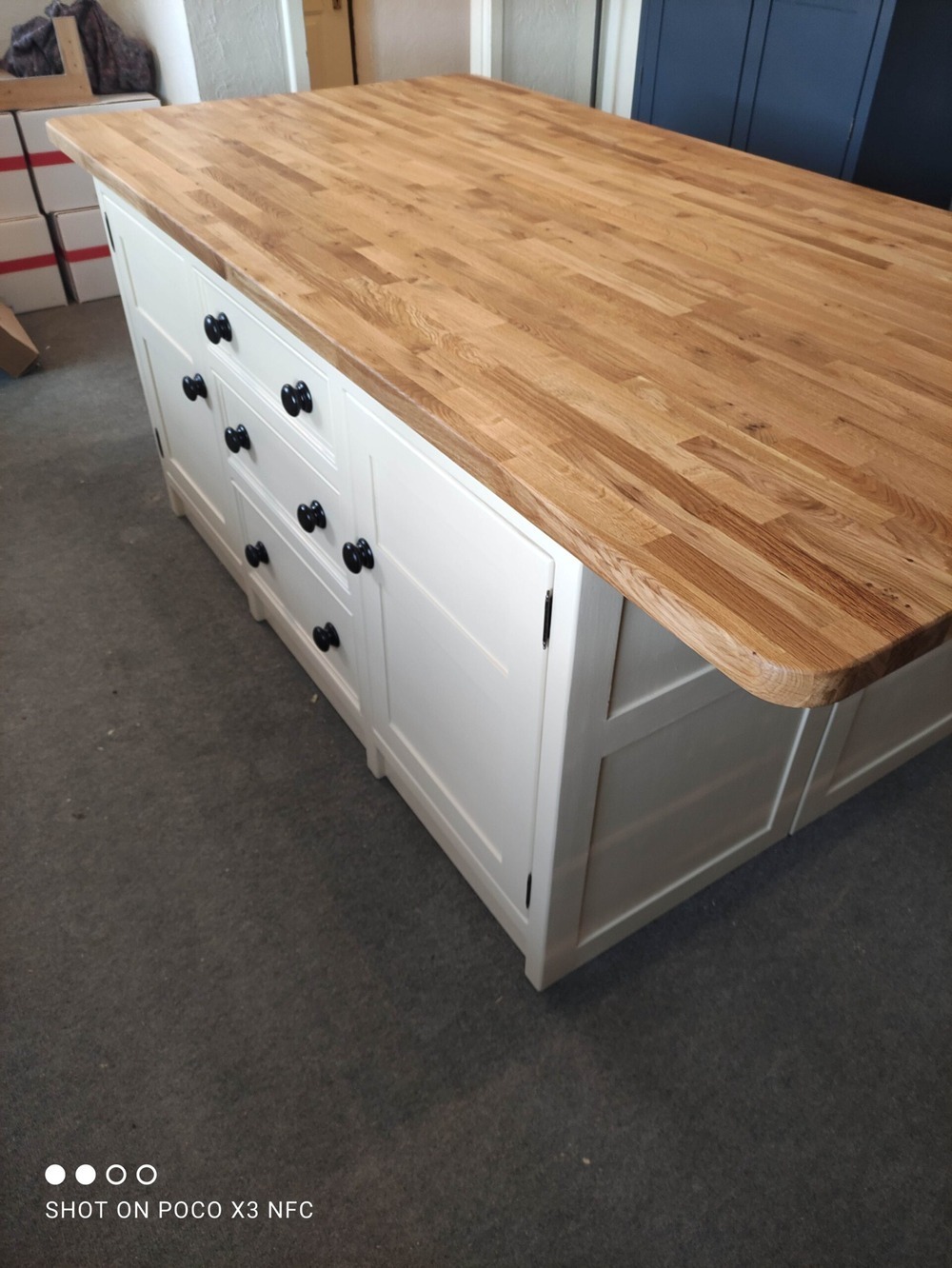 T18 Freestanding Kitchen Island With Seating And Oak Worktop