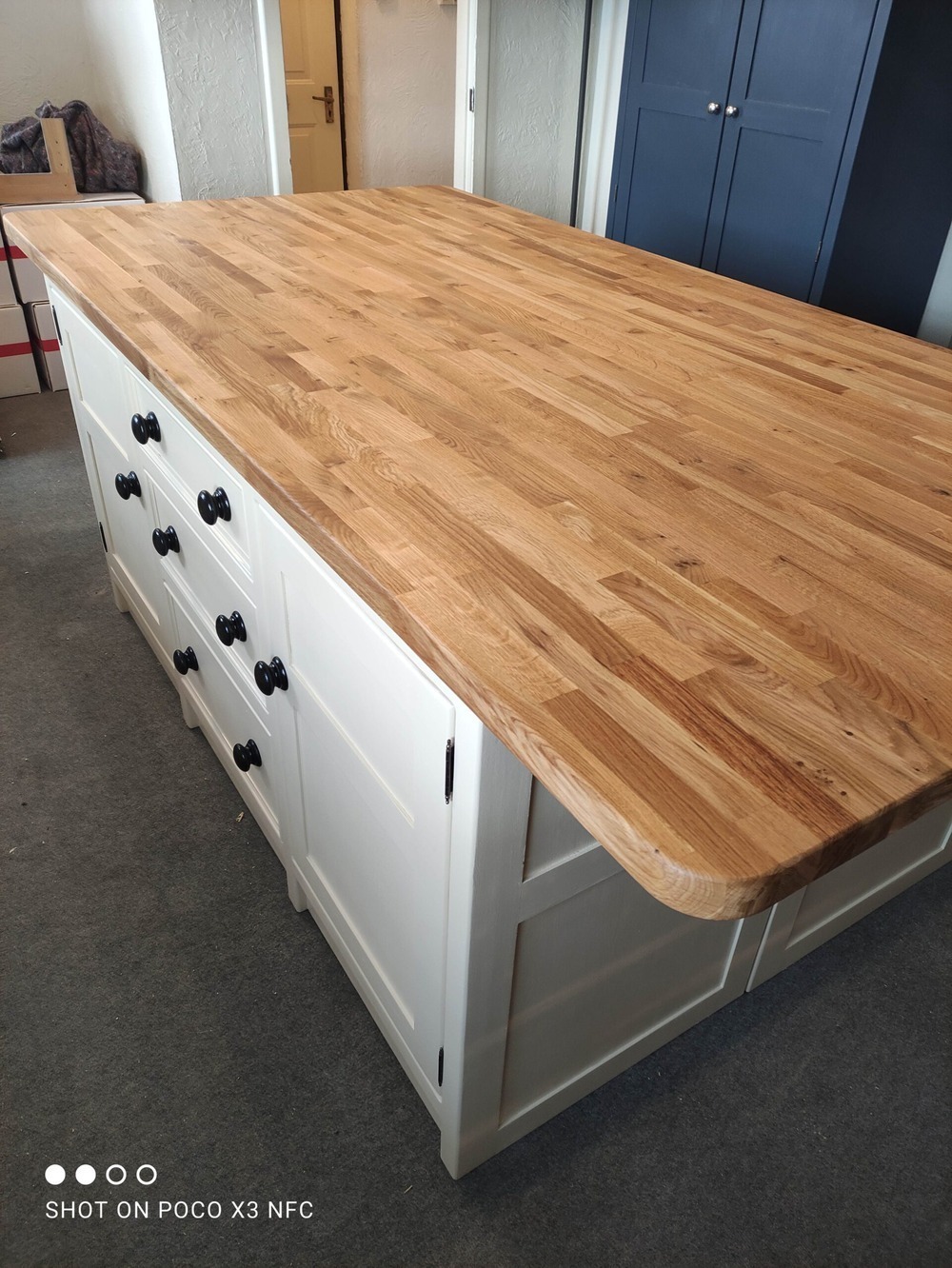 T18 Freestanding Kitchen Island With Seating And Oak Worktop