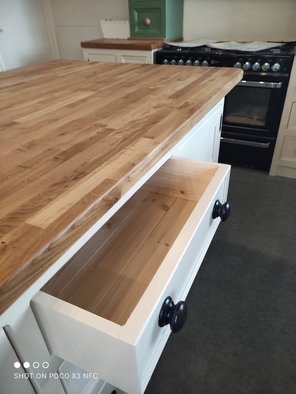 T18 Freestanding Kitchen Island With Seating And Oak Worktop