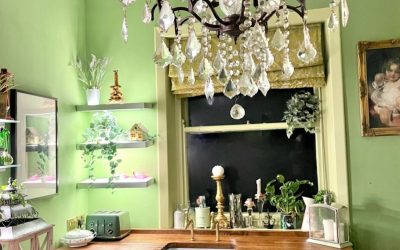 Amazing Victoriana kitchen (painted in ‘Duck Green’ )