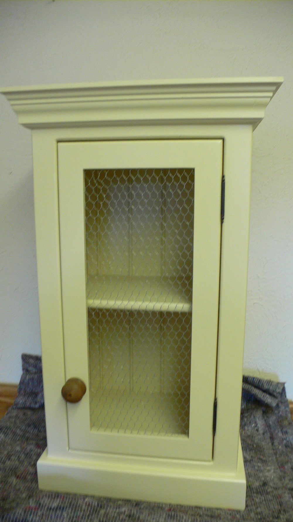 TU11 Chicken Wire Top Cupboard