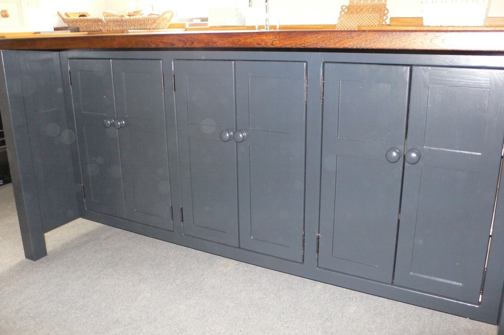 T17 Kitchen Island With Seating.