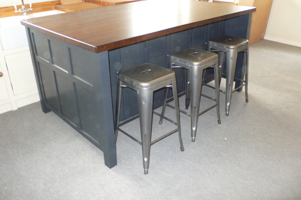 T17 Kitchen Island With Seating.