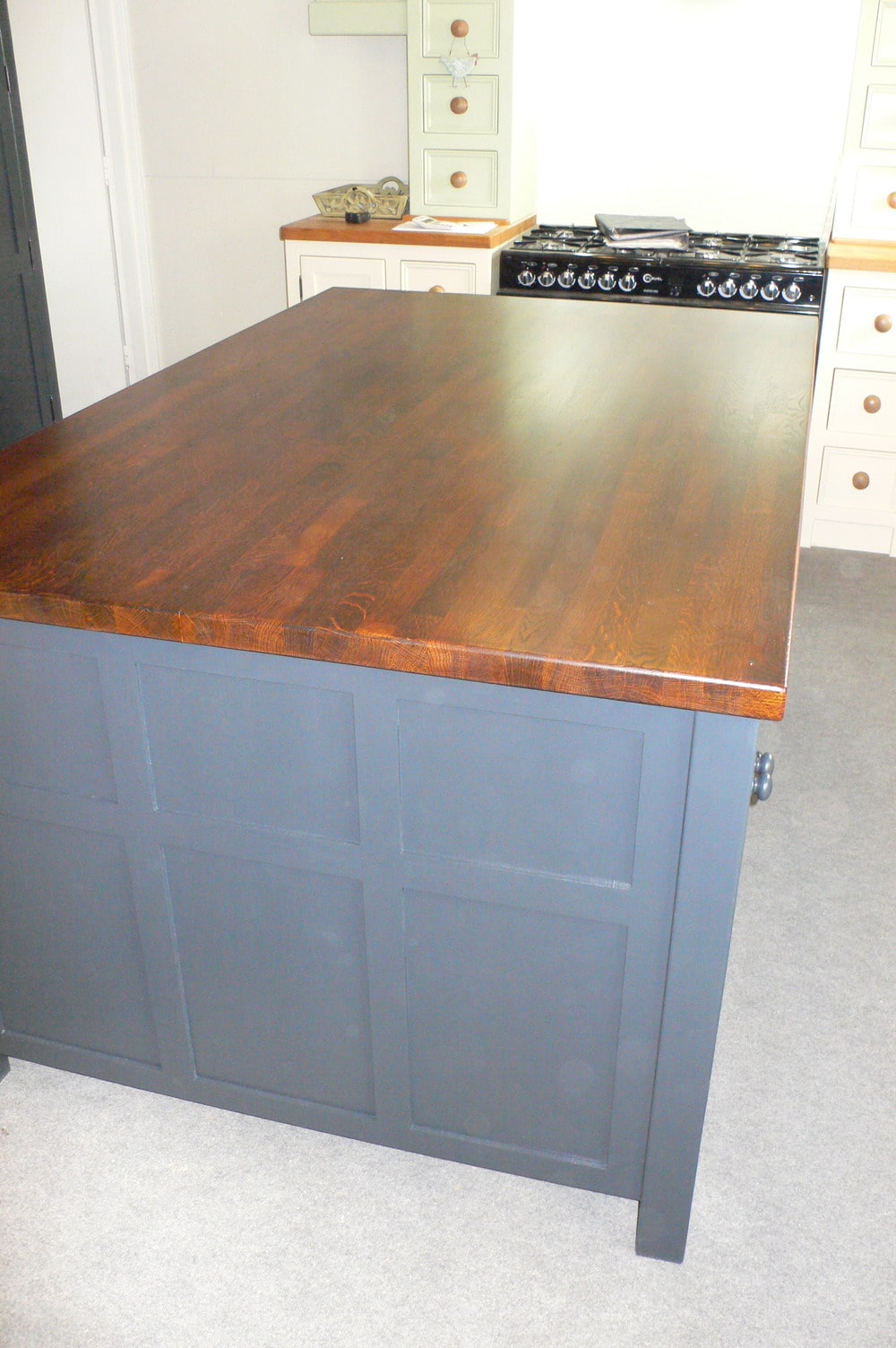 T17 Kitchen Island With Seating.