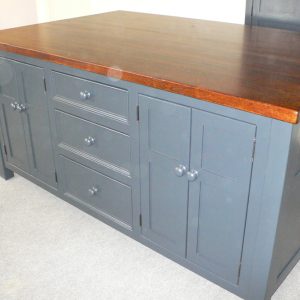 T17 Kitchen Island With Seating.