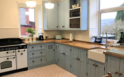 Su’s ‘Lulworth Blue’ cottage kitchen