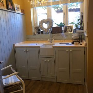 BS114 cottage by the sea sink/appliance unit