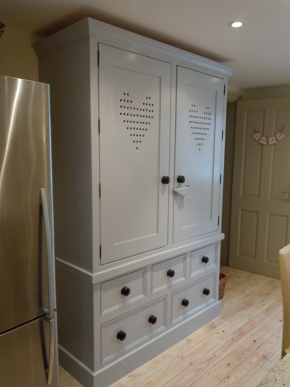 L19 Huge Heart Motif Larder Cupboard