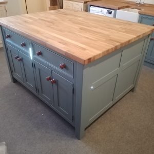 T19 Double Island unit with seating space *New*